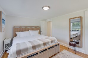 5 bedrooms, iron/ironing board, free WiFi, bed sheets - Brand New 5BR - Pool, Hot Tub, A/C – Walk to Beach, Main St. & Ferry - Sleeps 12 (Barnstable)