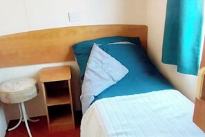 3 bedrooms, iron/ironing board, bed sheets