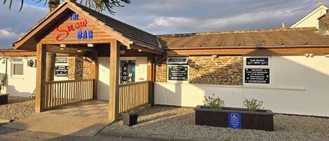 المنشأة من الخارج