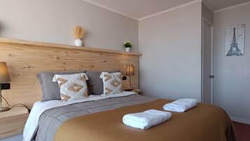 2 quartos, ferros/tábuas de passar roupa, acesso à internet