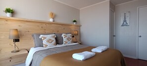 2 chambres, fer et planche à repasser, accès Internet, draps fournis