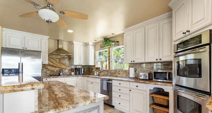 Tranquil 4-bedroom farmhouse on 2 acres in San Diego