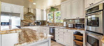 Tranquil 4-bedroom farmhouse on 2 acres in San Diego