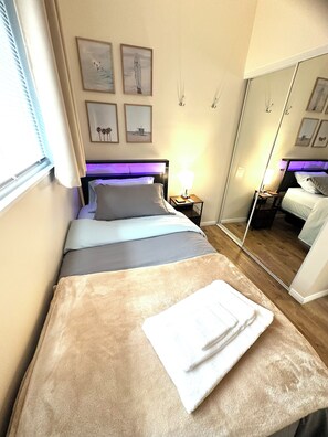 3 bedrooms, iron/ironing board, WiFi, bed sheets
