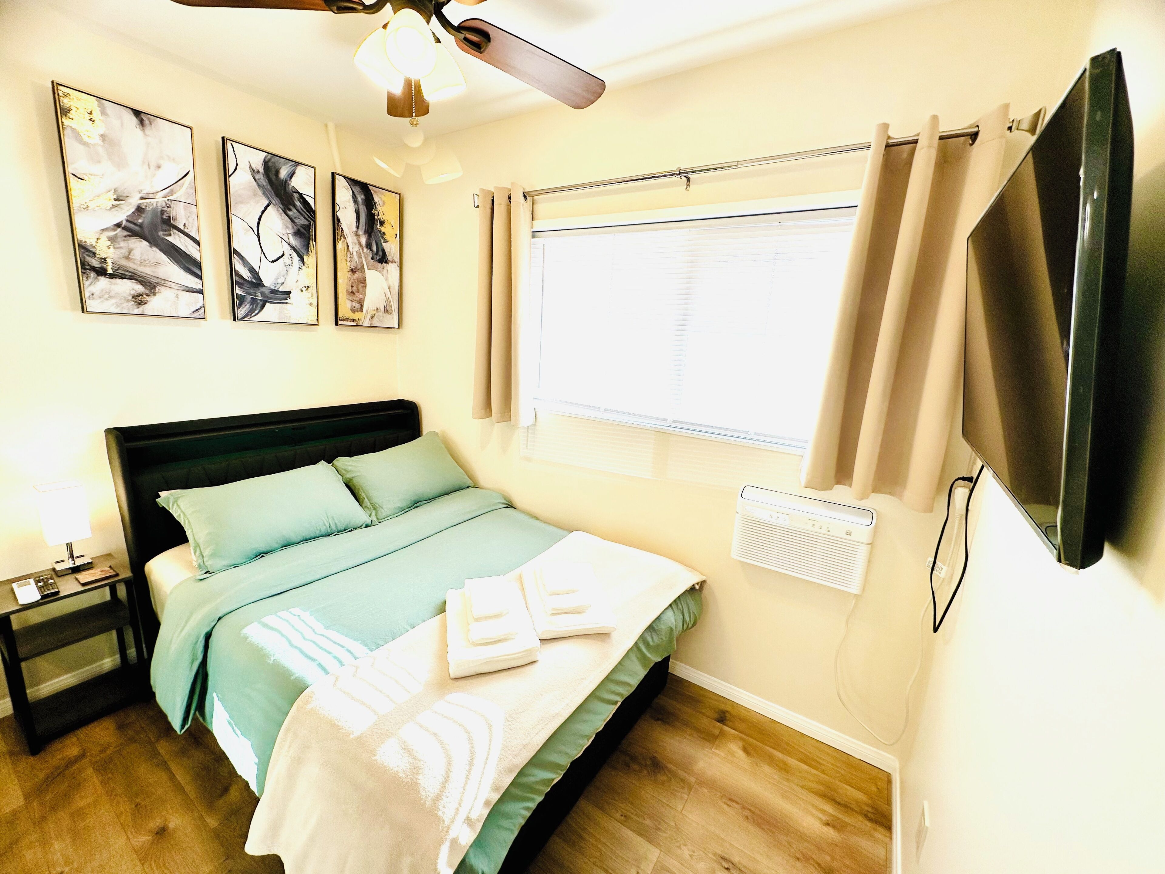 3 bedrooms, iron/ironing board, WiFi, bed sheets