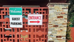 A welcome sign, guest parking sign, and an entrance sign with directional arrow. - Lake Murray 3BR Retreat with AC and Skylight (La Mesa)