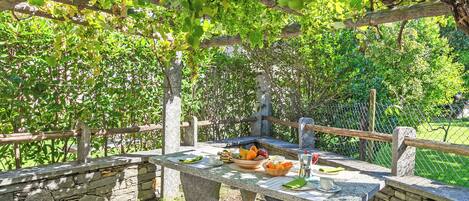 屋外ダイニングエリア