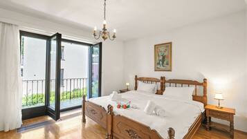 3 bedrooms, iron/ironing board, bed sheets