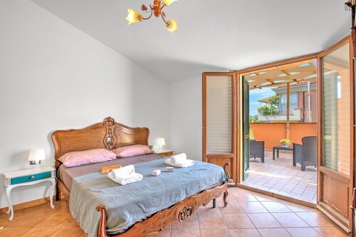 Chianti Wine Site Apt Private Balcony, Montespertoli, Italy