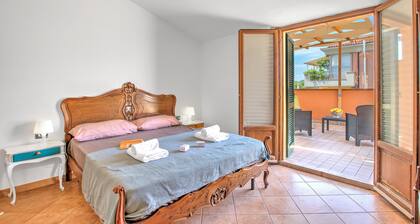 Chianti Wine Site Apt Private Balcony, Montespertoli, Italy