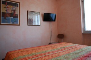 2 bedrooms, bed sheets