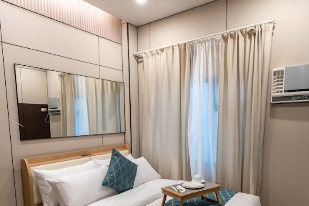 Desk, free WiFi, bed sheets