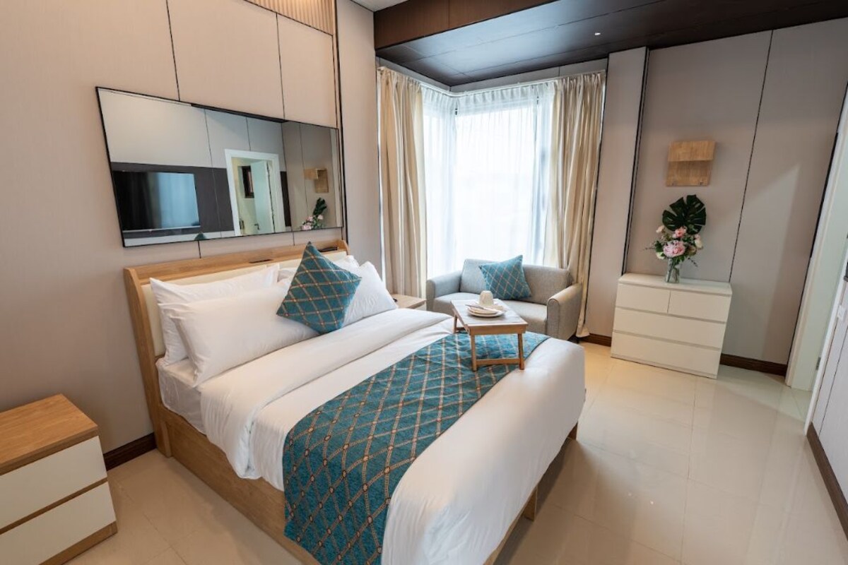 Desk, free WiFi, bed sheets