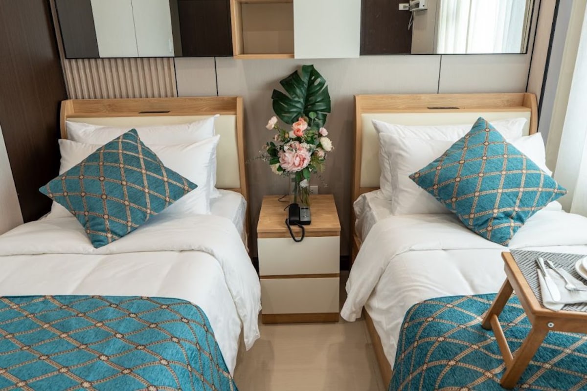 Desk, free WiFi, bed sheets