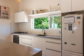 Premium Villa, Garden View | Private kitchen