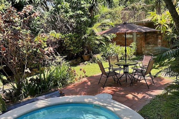 Tina de hidromasaje al aire libre