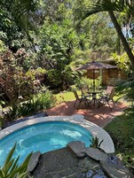 Bañera de hidromasaje al aire libre