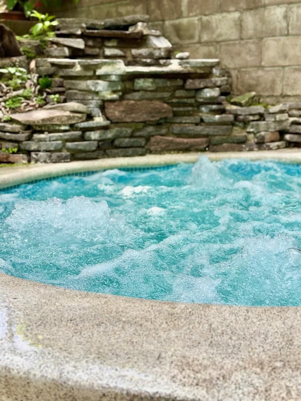Bañera de hidromasaje exterior