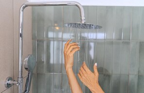 Kamar Double Deluks | Kamar mandi | Shower, pancuran hujan, pengering rambut, dan handuk