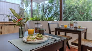 Free daily continental breakfast