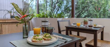 Free daily continental breakfast