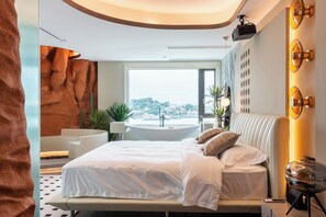 Luxury Room | Individually decorated, laptop workspace, iron/ironing board - Niaodao Seaview Hostel (Xiamen)