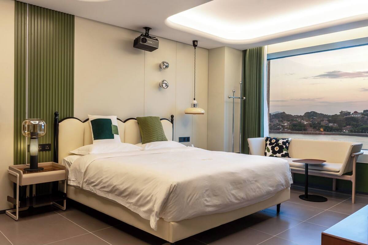 Senior Room | Individually decorated, iron/ironing board, free WiFi