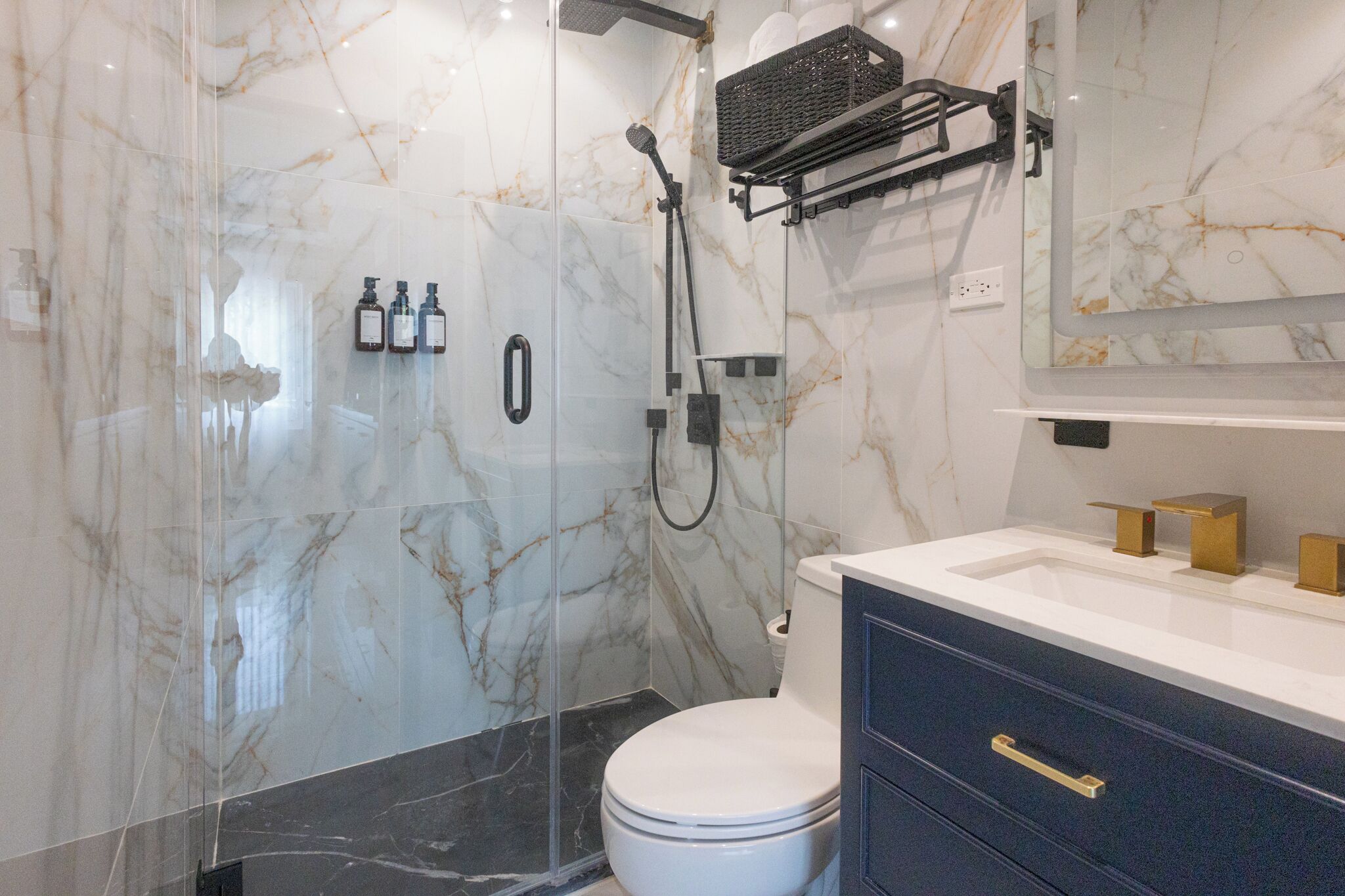 Apartment, 1 King Bed with Sofa bed, Non Smoking, Kitchen | Bathroom