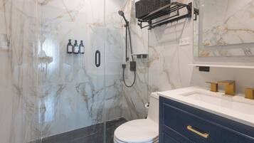 Apartment, 1 King Bed with Sofa bed, Non Smoking, Kitchen | Bathroom