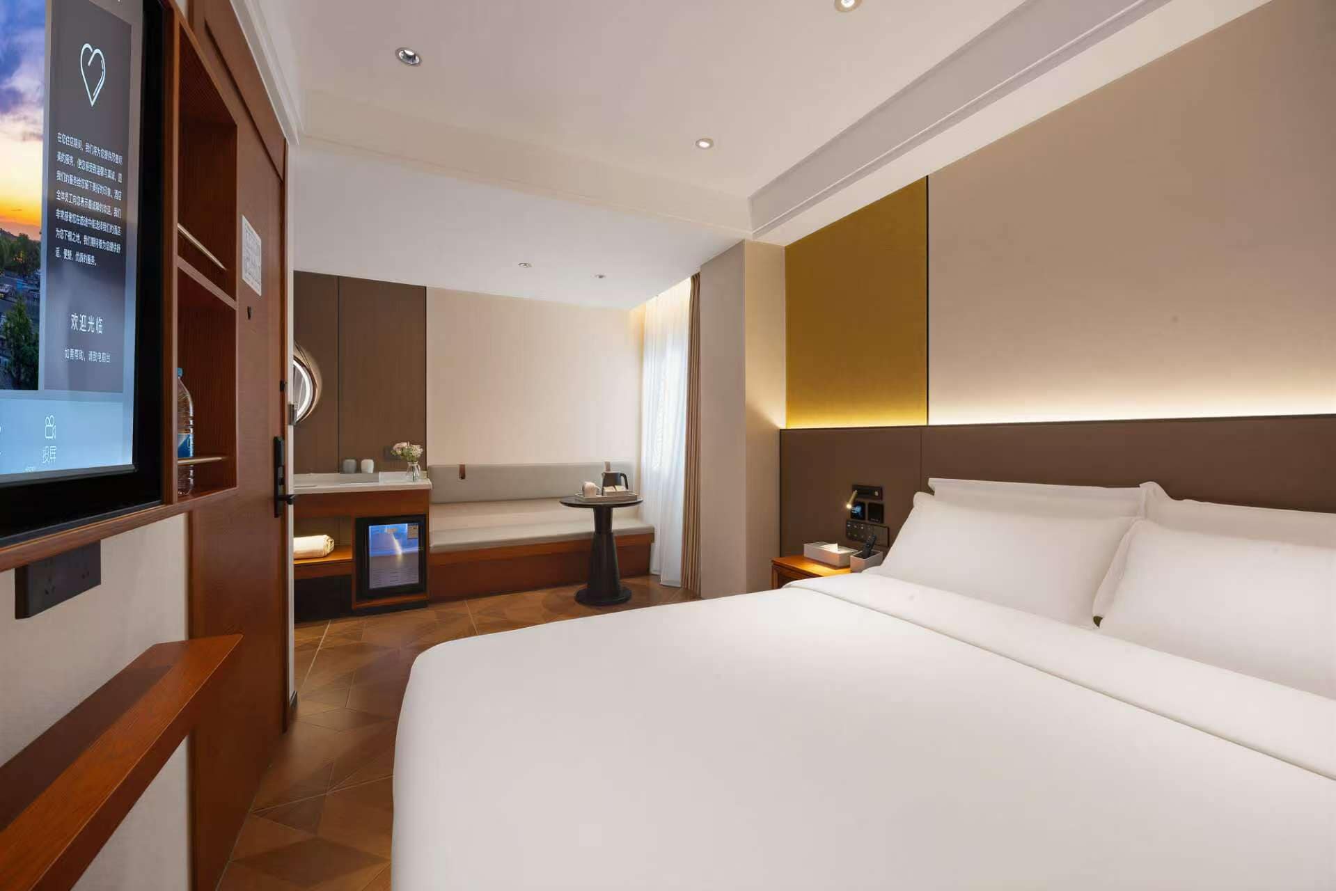 Chenzhong Premium King Room | Free WiFi, bed sheets