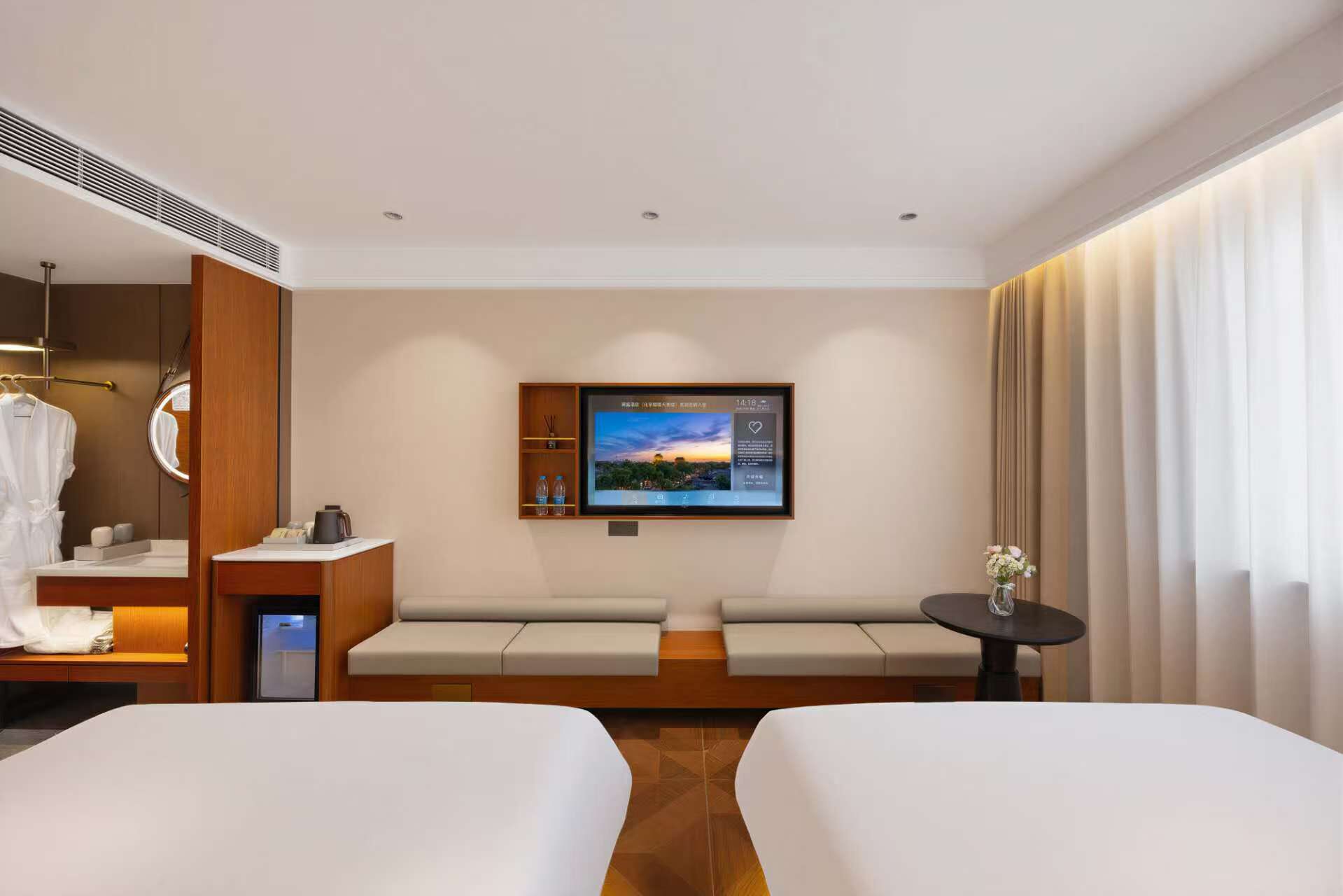 Mugu Deluxe Family Room | Free WiFi, bed sheets