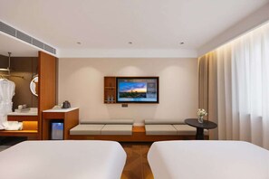 Mugu Deluxe Family Room | Free WiFi, bed sheets - Gulou Lanting Hotel  (Beijing)