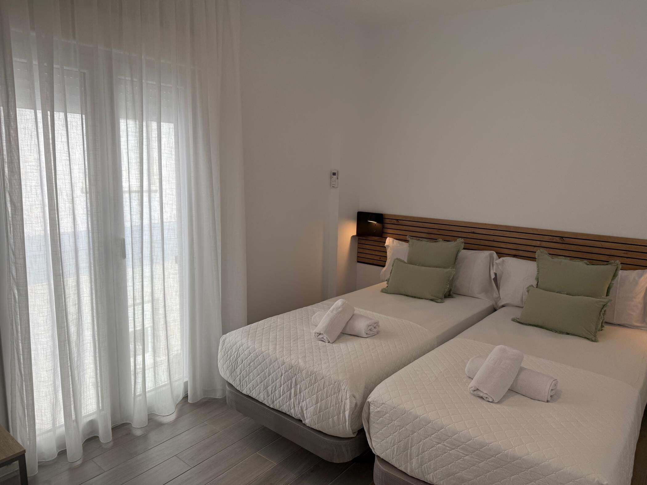 2 chambres, fer et planche à repasser, accès Internet, draps fournis