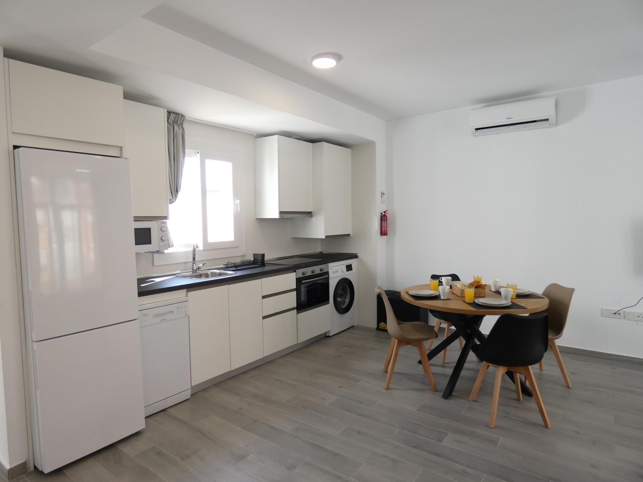Frigorifero, microonde, forno, lavastoviglie