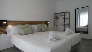 2 bedrooms, iron/ironing board, internet, bed sheets