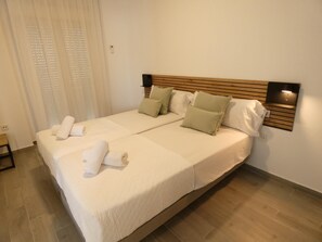 2 slaapkamers, een strijkplank/strijkijzer, internet, beddengoed