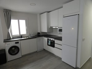 Frigorífic, microones, forn i rentaplats 