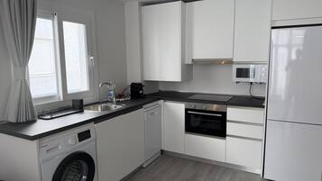 Réfrigérateur, micro-ondes, four, lave-vaisselle