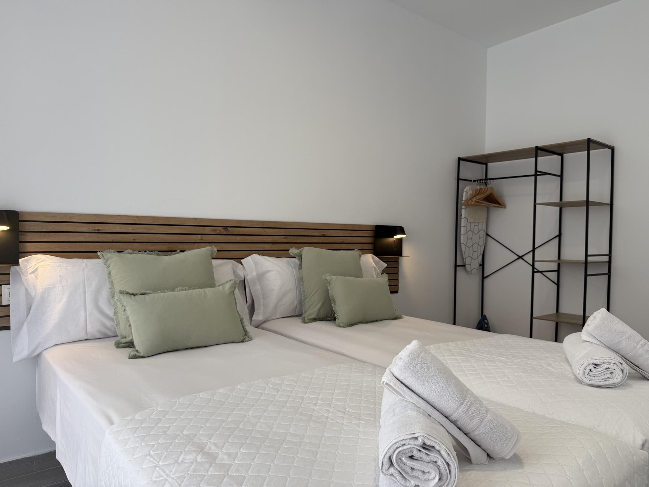 2 bedrooms, iron/ironing board, internet, bed sheets