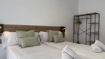 2 slaapkamers, een strijkplank/strijkijzer, internet, beddengoed