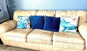 Interior -  Cozy" Islandpalms" Family&pet friendly,5 min to Beach
Welcome all types rentals (Corpus Christi)