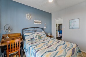 2 soverom, skrivebord, strykejern/-brett og wi-fi (inkludert)