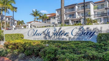 Vista frontal de la propiedad