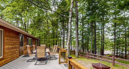 Charming Lakeview cabin w/ dock, fire pit, gas grill, & WIFI, Dogs-YES