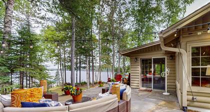 Serene Lakefront Home w/ Wifi, docks, kayaks, gas grill, fire pit & more
