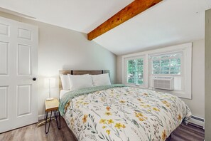 1 bedroom, iron/ironing board, Internet, bed sheets