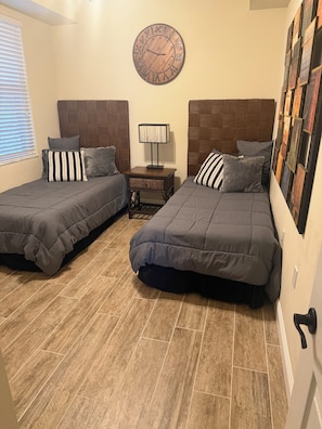 Iron/ironing board, bed sheets