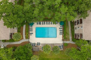 Pool - Coastal condo with pool access, balcony - near Coligny Plaza & beach (Hilton Head)