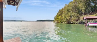Serene cottage with fishing dock, lake views, deck, AC and kayak