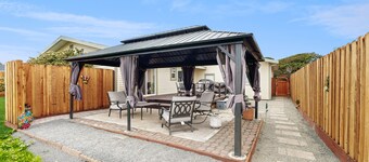 Dog friendly home w/gas grill, large backyard, horseshoe pit - close to beaches